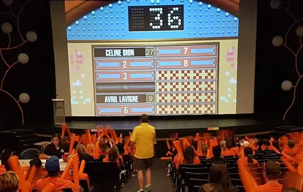 Survey Showdown Live - Classic Game Shows.
